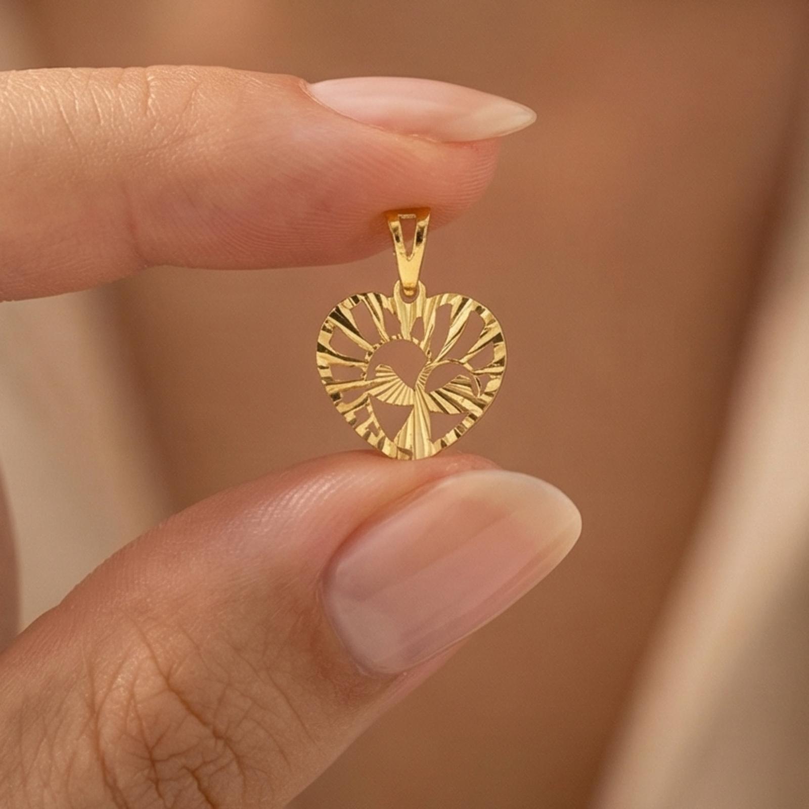 High-Quality 18K Gold Pendant Set from Bafleh Jewellery with a Polished and Brilliant Finish - Image 3