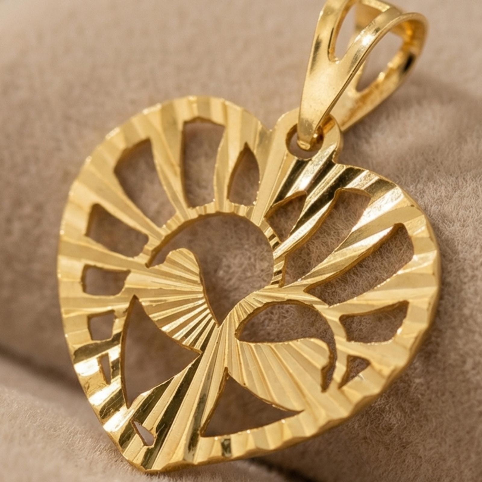 High-Quality 18K Gold Pendant Set from Bafleh Jewellery with a Polished and Brilliant Finish - Image 4