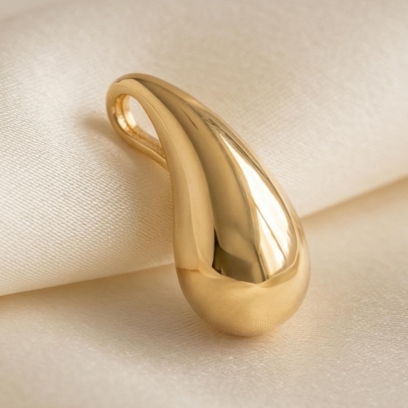 Timeless 18K Gold Pendant Set Combining Purity, Style, and Premium Craftsmanship - Image 4