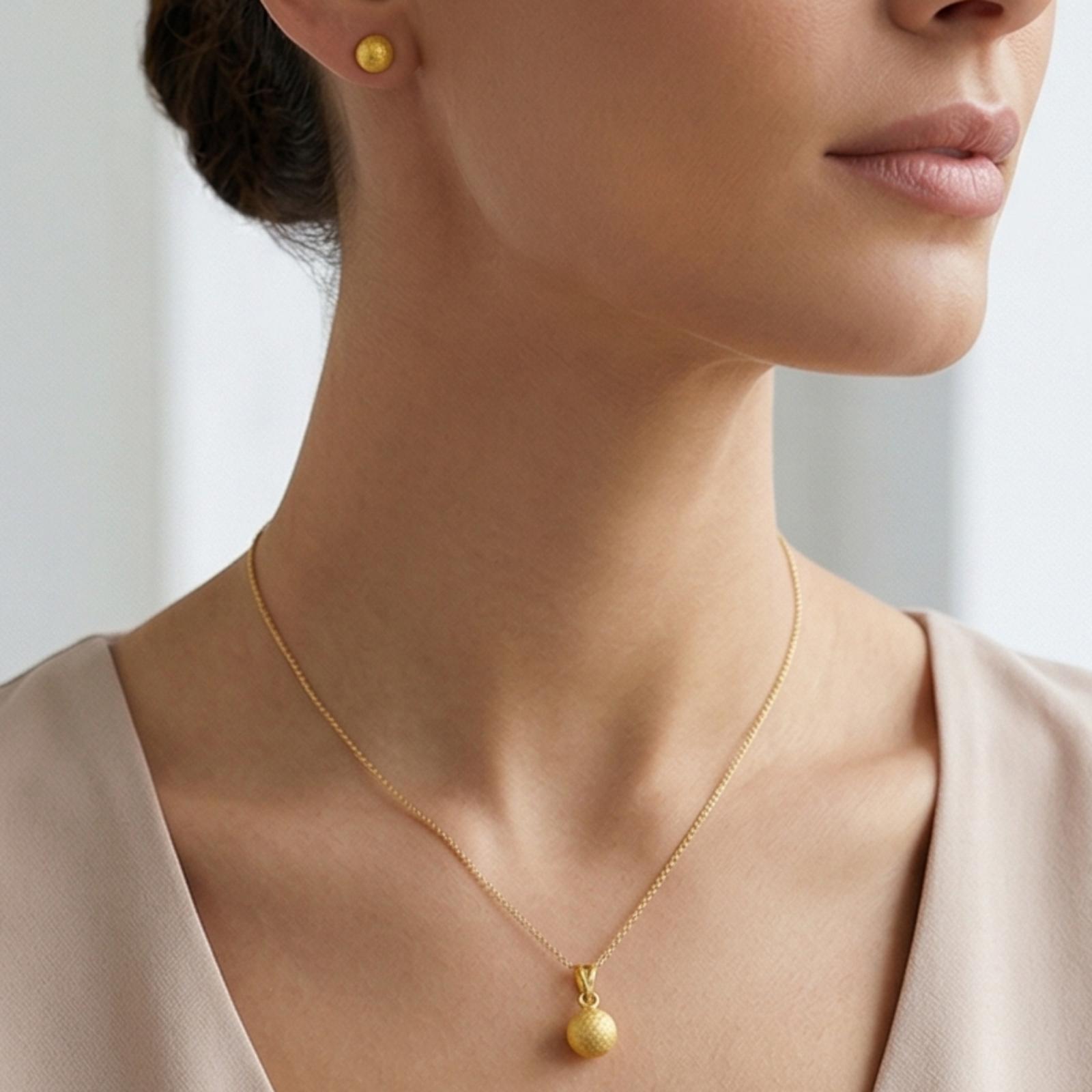 Sophisticated 18K Gold Pendant Set Crafted to Deliver Lasting Shine and Beauty - Image 3