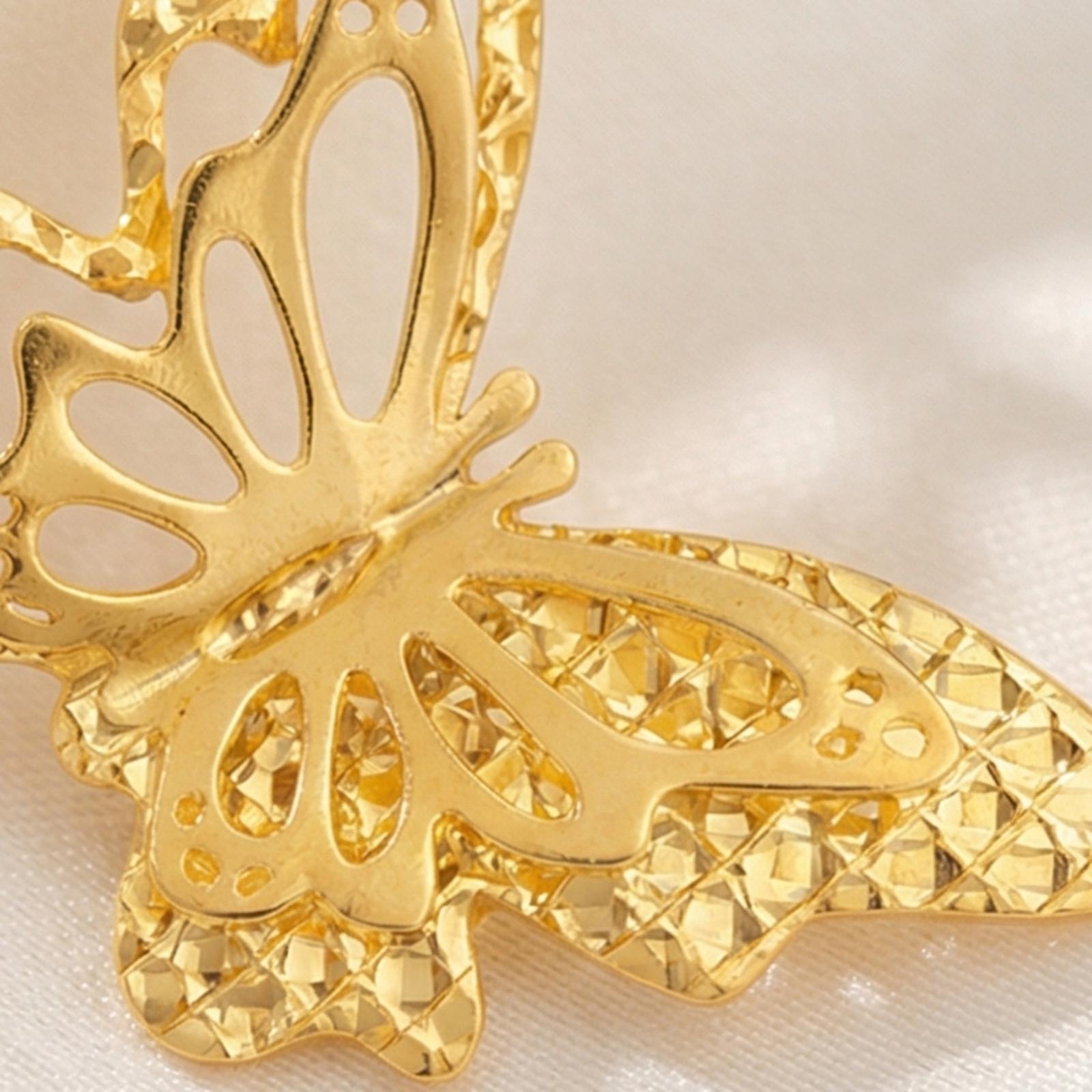Luxurious 18K Gold Pendant Set from Bafleh Jewellery Showcasing Exceptional Craftsmanship and Radiant Shine - Image 2