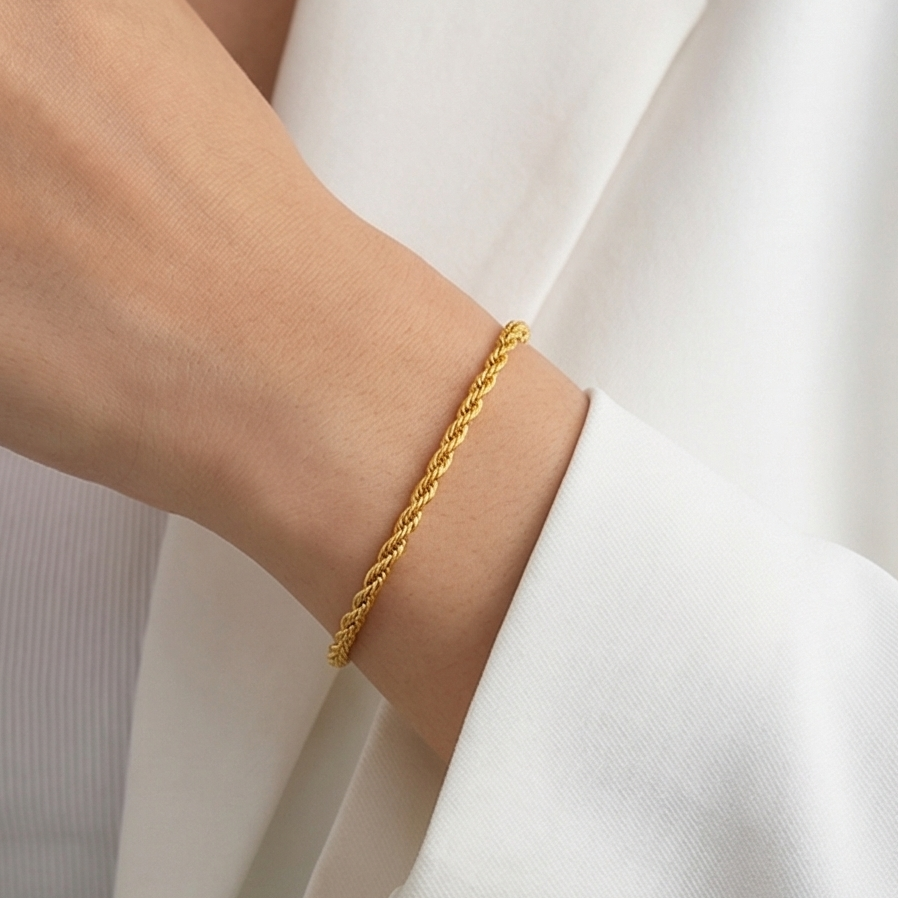 Exquisite 22kt Gold Bracelet: A Timeless Piece of Artistry and Elegance - Image 4