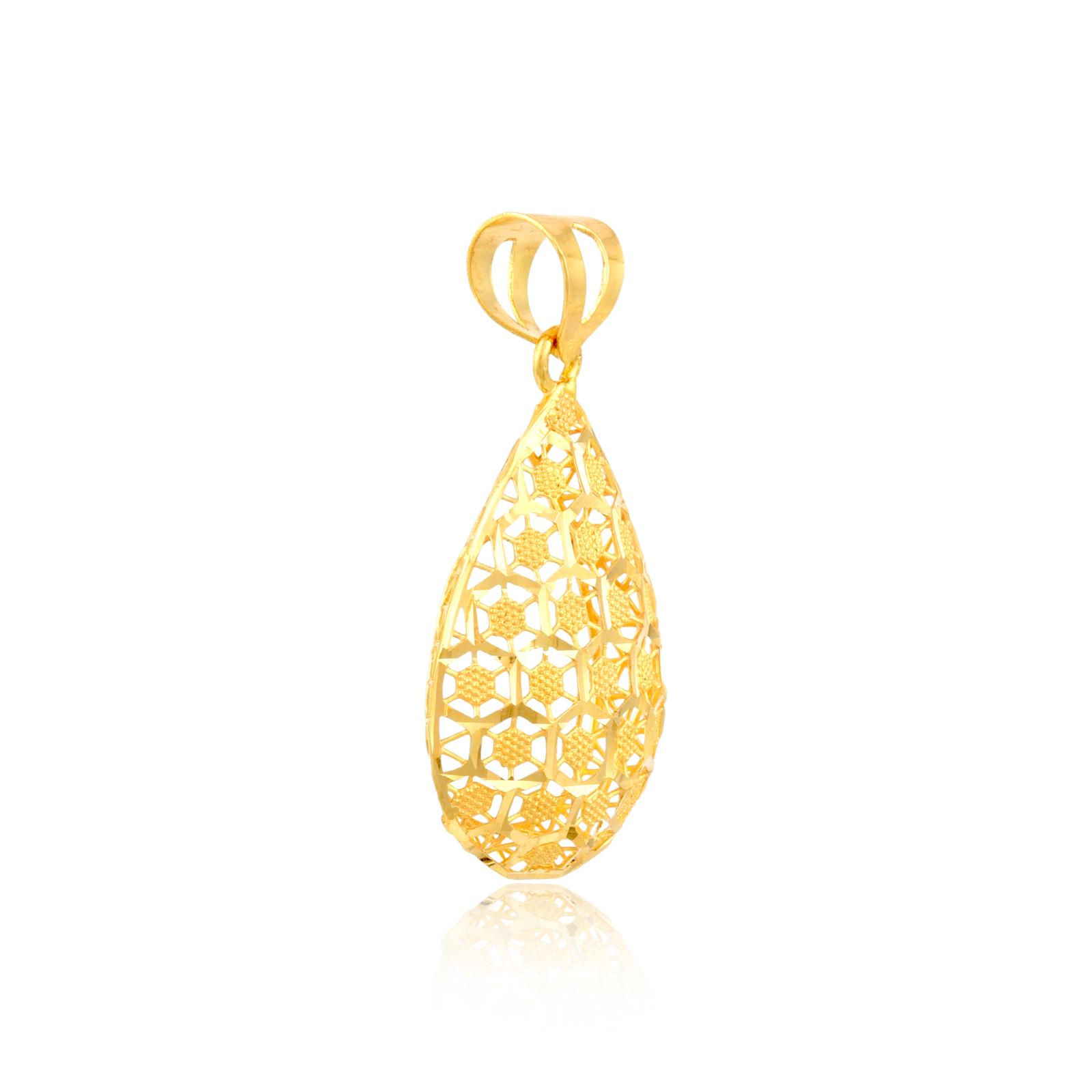 Experience the beauty of a finely crafted 21k gold pendant - Image 2