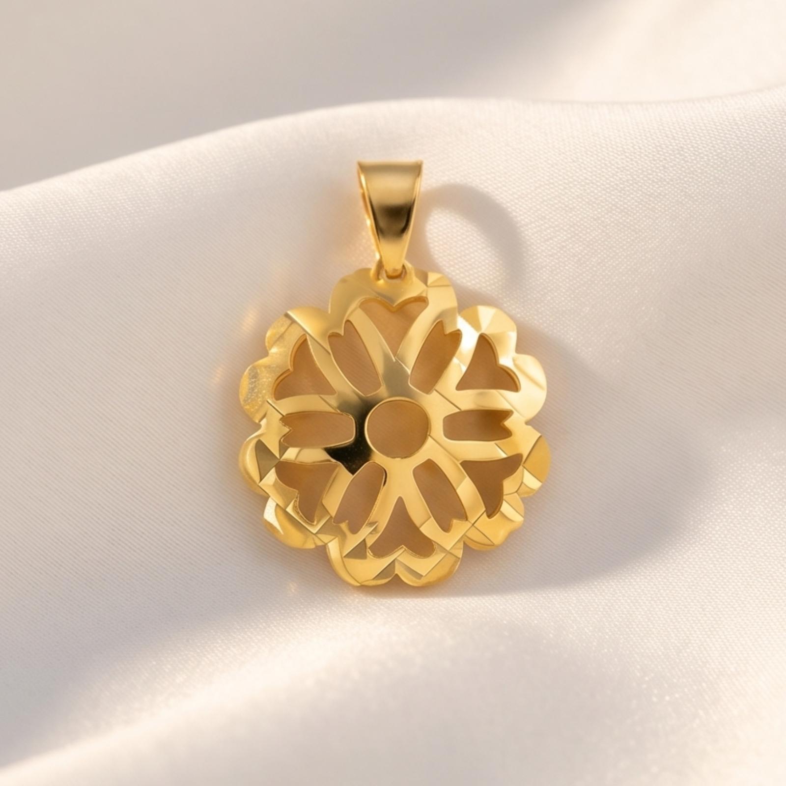 Discover the opulence of a 21 karat gold pendant