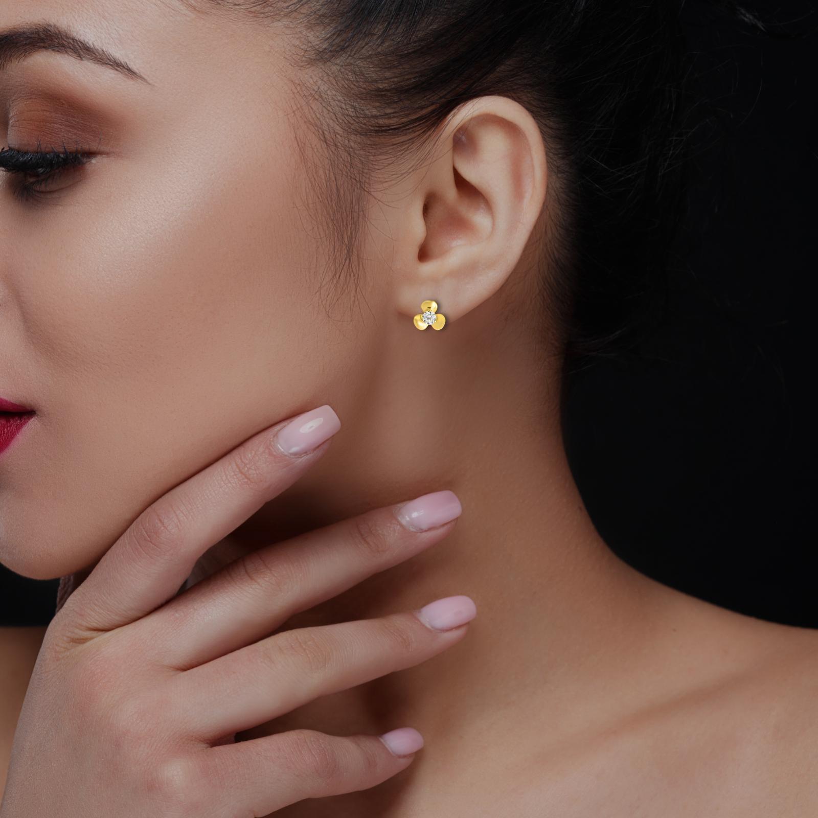 Everyday Elegance in 18K Gold Earrings at Bafleh Jewellery - Image 4