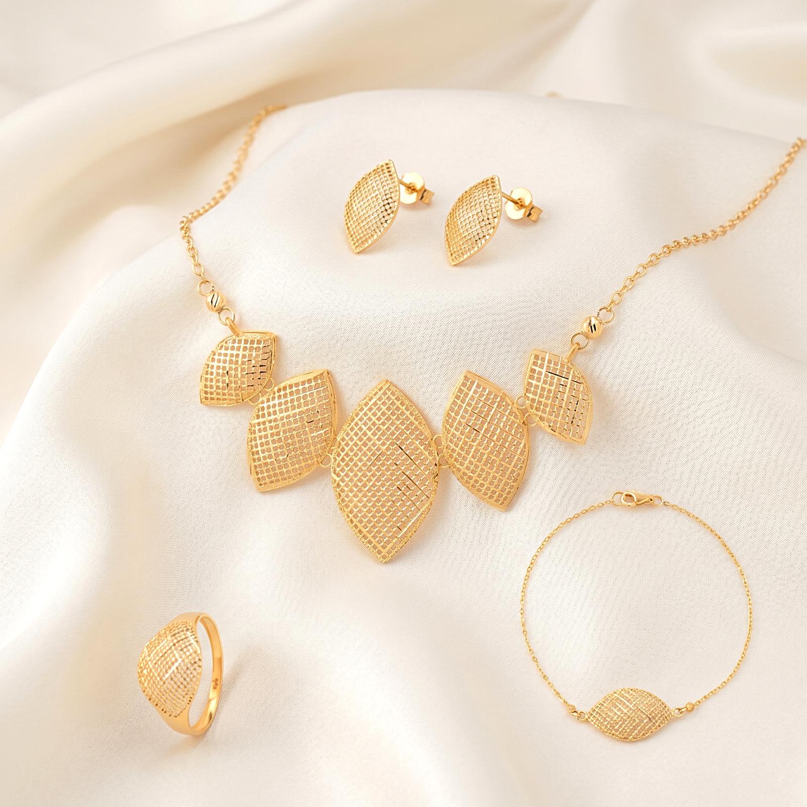 A Gift of Gold Stunning 21K Necklace Sets for Loved Ones