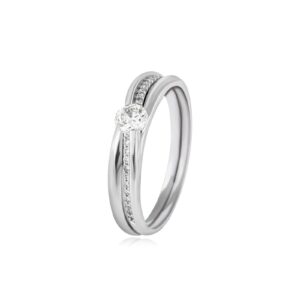 Make the Perfect Proposal with Sparkling Diamond  Ring