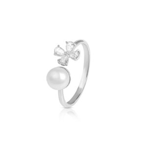 A Perfect Harmony of Brilliance and Purity ? Dazzling Diamonds Embrace a Radiant Pearl, Exclusively at Bafleh Jewellery.