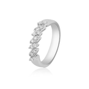 Classic Diamond Rings for the Modern Couple